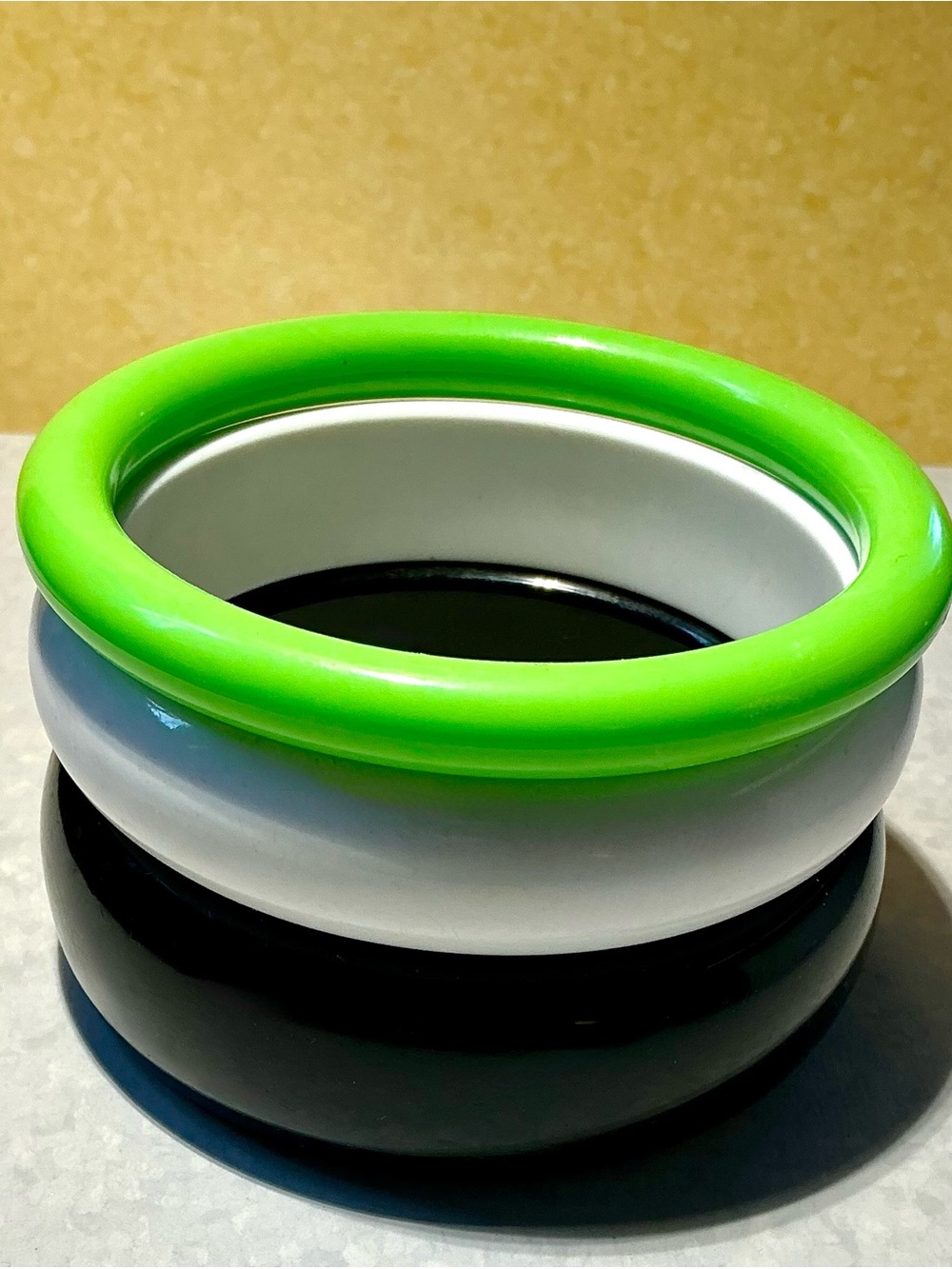 Vintage Stackable Bangles Set of 3 Summertime Lime, White, Black Plastic Bangers - Picture 6 of 11